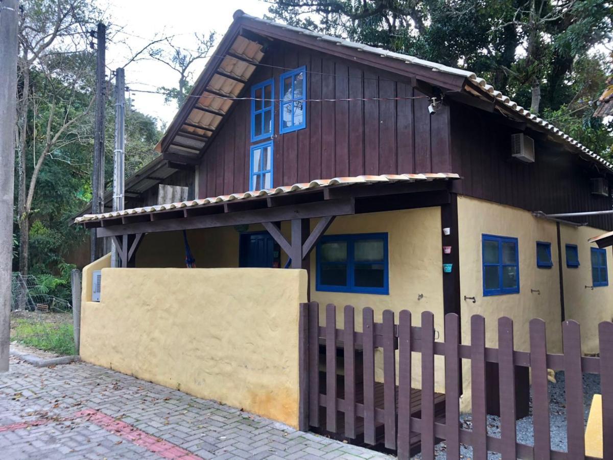 Chalés no centro de Bombinhas Exterior foto