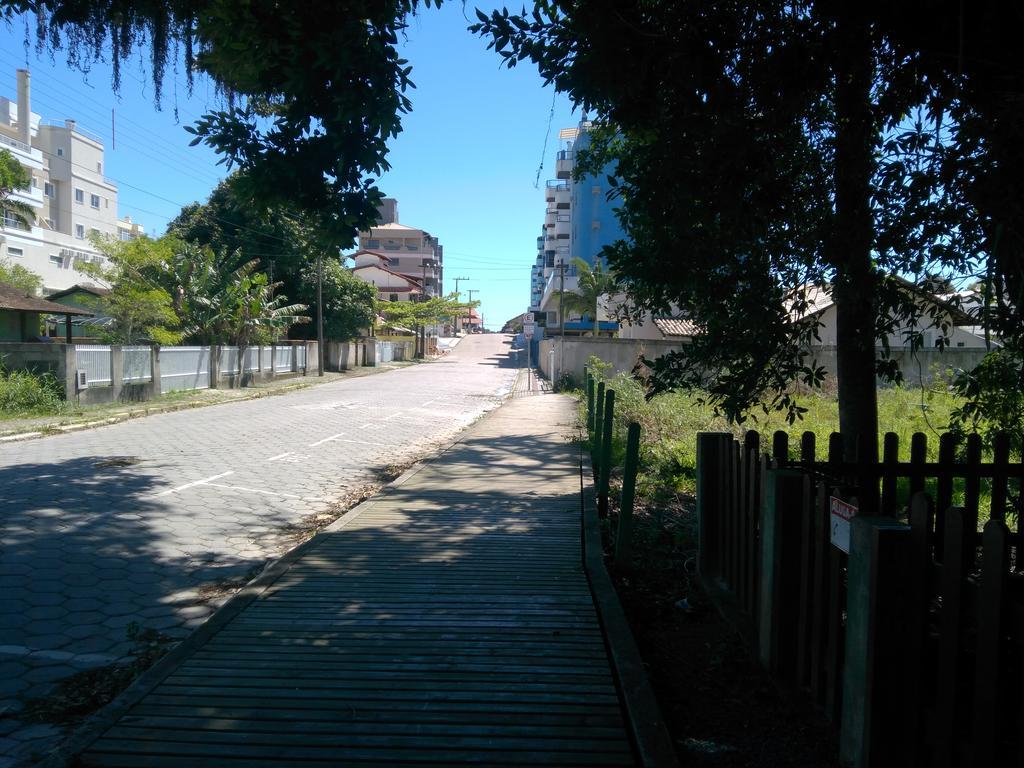 Chalés no centro de Bombinhas Exterior foto